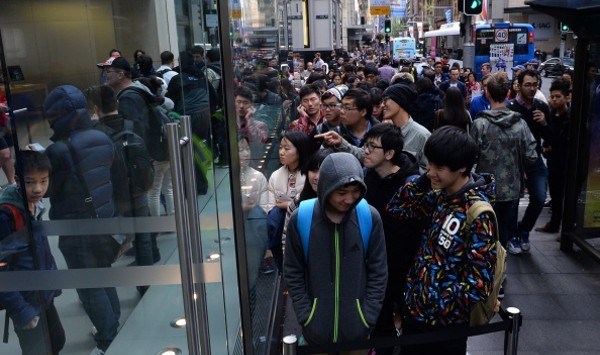 Why Apple is getting rid of the queues outside its stores: Best of the Web